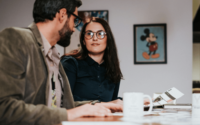 Responsable de mission handicap et collaborateur en situation de handicap