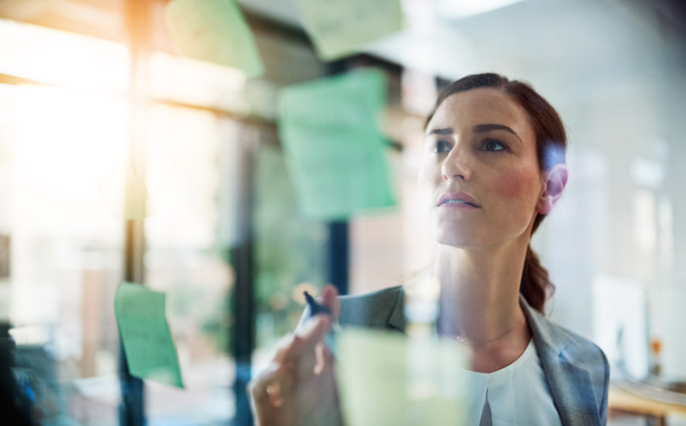 Professionnnelle en train de planifier des événements
