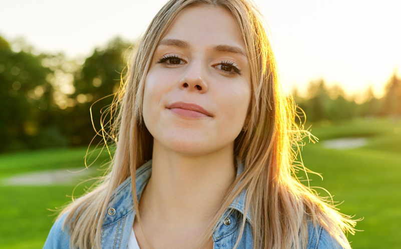 Sophie, jeune cadre dans une entreprise technologique