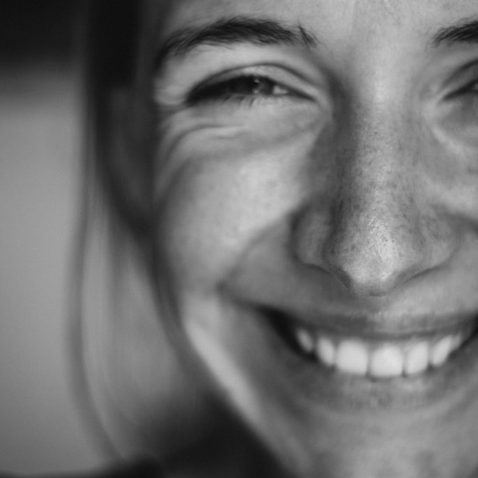 Un sourire sur le visage, n'est-ce pas ce que tout un chacun mériterait en écrivant des publications sur les réseaux sociaux professionnels ?